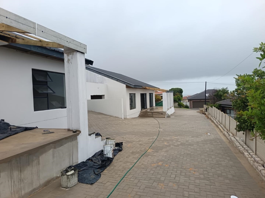 3 Bedroom Property for Sale in Dana Bay Western Cape
